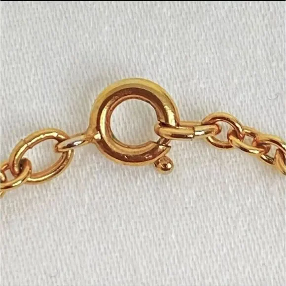 Avon Pendant Necklace Onyx Cabochon Encircled Pearlesque Beads Gold Tone Chain - Picture 7 of 14